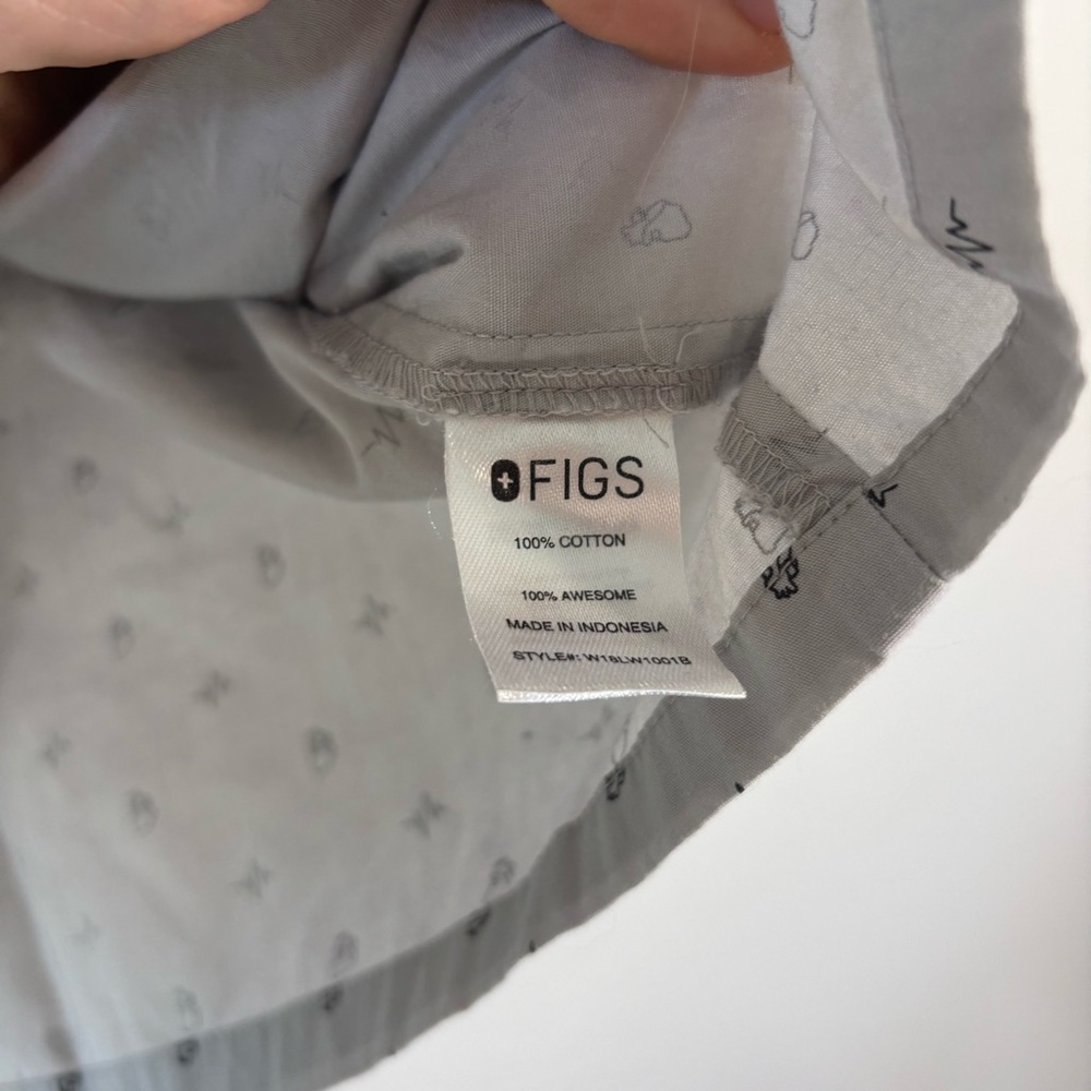 Figs Dream Big Pajama Button Front Top Women XS Front Pocket - Picture 7 of 8